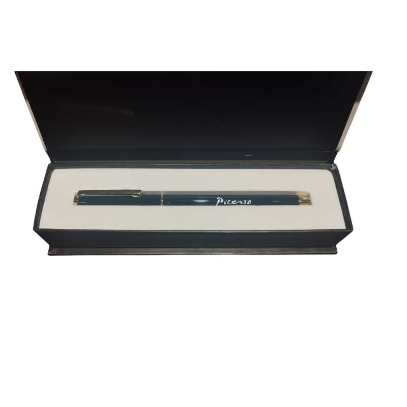 Ein eleganter schwarzer Füllfederhalter mit goldenen Details und der Signatur “Picasso”, präsentiert in einer stilvollen schwarzen Geschenkbox. Ideal für Kunstliebhaber und Sammler.