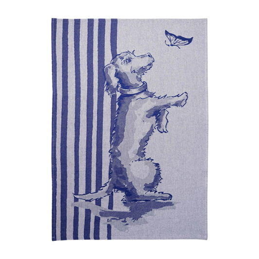 Blau-weiß gestreiftes Geschirrtuch mit einer Wasserfarben-Illustration eines Dackels, der auf den Hinterbeinen steht und einem Schmetterling nachschaut.