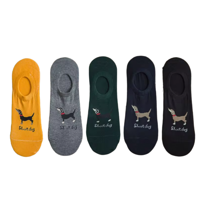 Bunte Sneaker-Socken mit Dackelmotiv und “Short Dog”-Aufschrift, in verschiedenen Farben.
