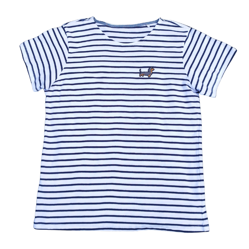 Gestreiftes T-Shirt für Erwachsene in Weiß und Dunkelblau mit kleiner Dackel-Stickerei auf der Brust.
