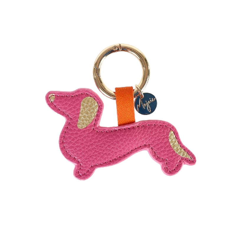Schlüsselanhänger in Dackelform aus pinkfarbenem Leder mit goldenen Details an Ohr und Rute, befestigt an einem goldenen Schlüsselring mit orangener Schlaufe und rundem Anhänger.
