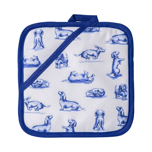 Blauer Topflappen mit weißem Dackel-Print in verschiedenen Posen, umrandet von einer dunkelblauen Einfassung.