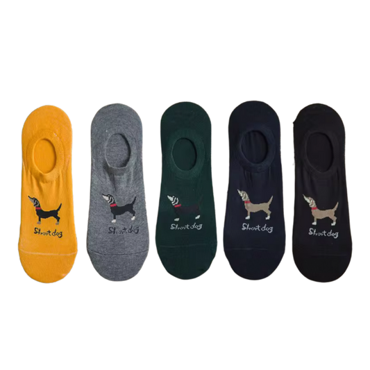 Bunte Sneaker-Socken mit Dackelmotiv und “Short Dog”-Aufschrift, in verschiedenen Farben.
