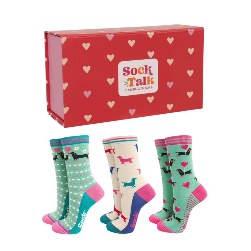 Geschenkbox mit Bambussocken für Damen - Dackel und Liebesherzen