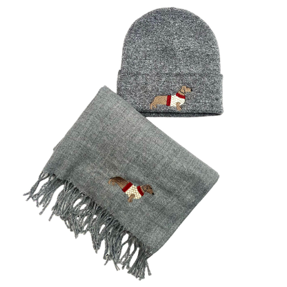Set aus Winterschal und Mütze mit Dackelstickerei