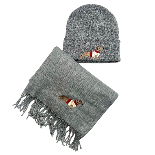 Set aus Winterschal und Mütze mit Dackelstickerei
