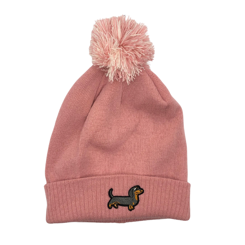 Strickmütze mit Bommel und gesticktem Dackelmotiv auf dem Umschlag, erhältlich in neun verschiedenen Farben.