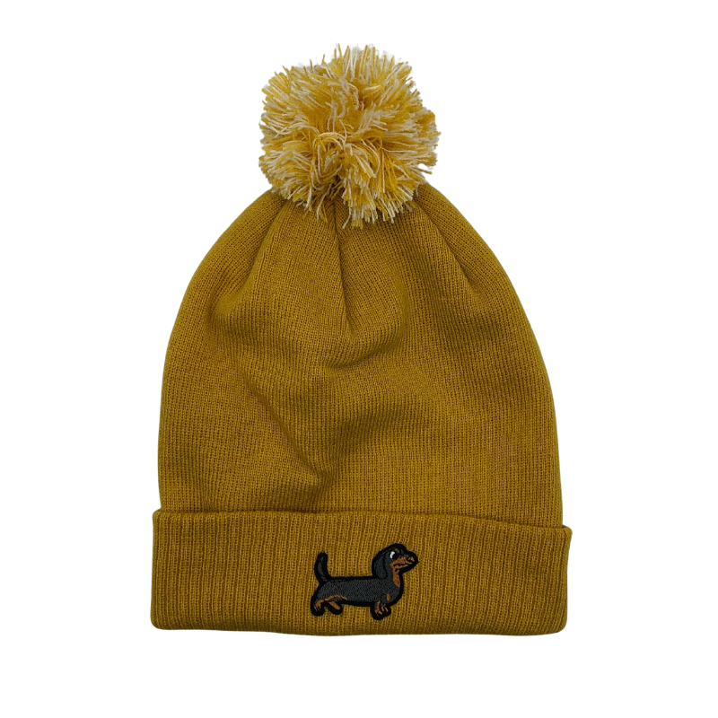 Strickmütze mit Bommel und gesticktem Dackelmotiv auf dem Umschlag, erhältlich in neun verschiedenen Farben.