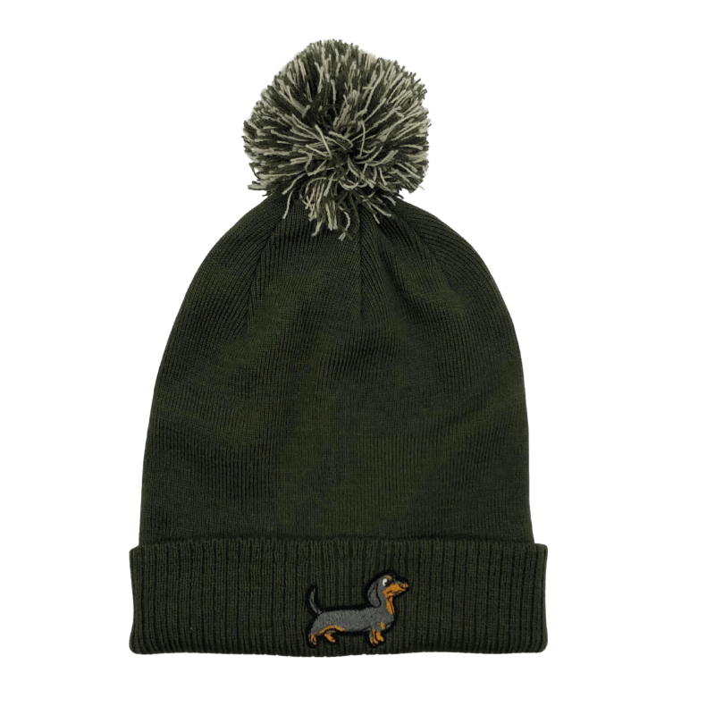 Strickmütze mit Bommel und gesticktem Dackelmotiv auf dem Umschlag, erhältlich in neun verschiedenen Farben.