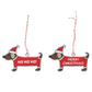 Zwei weihnachtliche Deko-Anhänger aus Holz in Form von Dackeln mit Nikolausmütze; einer trägt den Schriftzug „HO HO HO!“, der andere „MERRY CHRISTMAS!“, beide mit rot-weißem Bändchen zum Aufhängen.